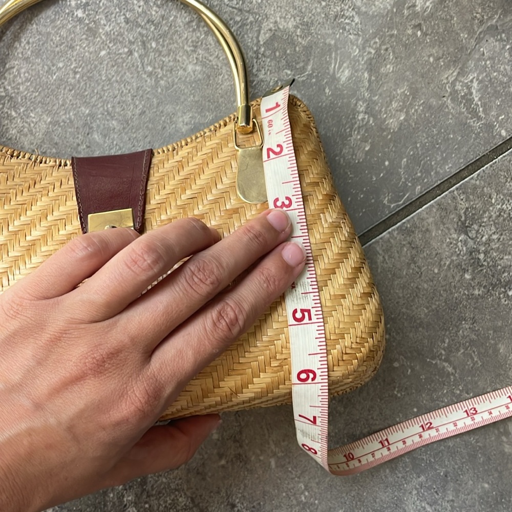 Vintage Tan Whicker Woven Handbag with Leather Enclosure and Brass Handles - Picture 7 of 8